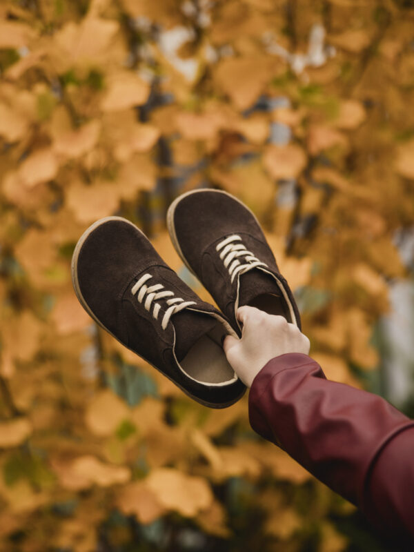 Półbuty barefoot damskie Ava – ciemny brąz welur | Apavo Barefoot