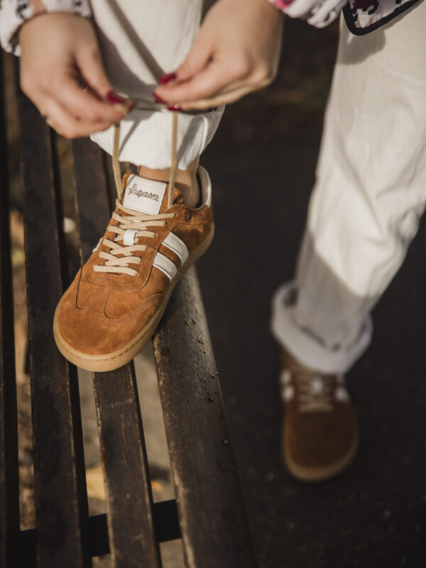 Półbuty barefoot damskie Livia – karmelowy welur | Apavo Komfort