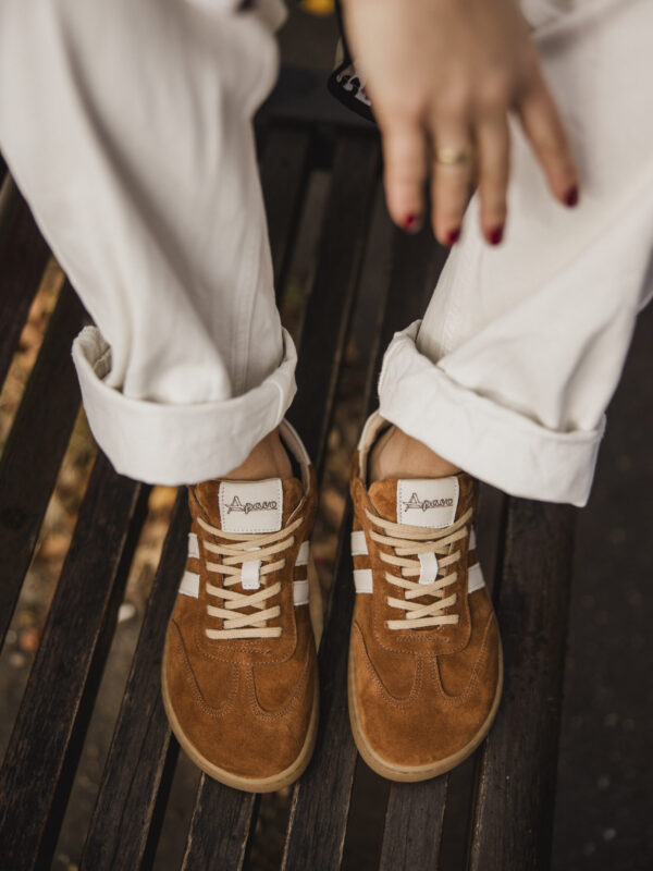 Półbuty barefoot damskie Livia – karmelowy welur | Apavo Komfort