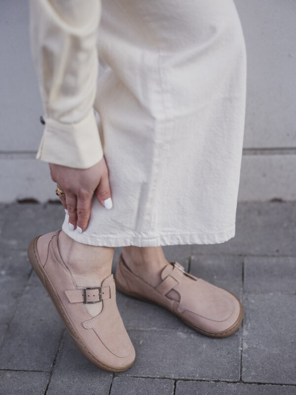 Półbuty barefoot damskie Romi – beżowe loafersy z nubuku | Apavo Barefoot