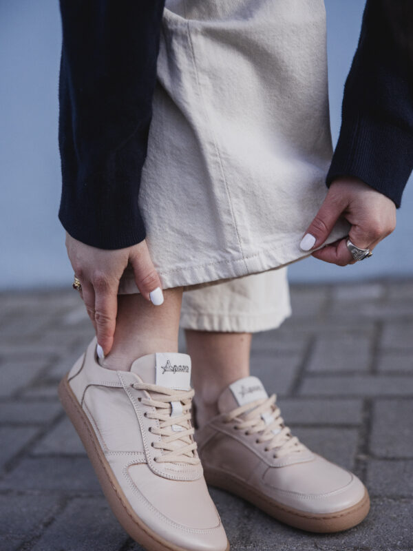 Półbuty barefoot damskie Niva – kremowo-beżowe sneakersy na naturalnej podeszwie | Apavo Komfort
