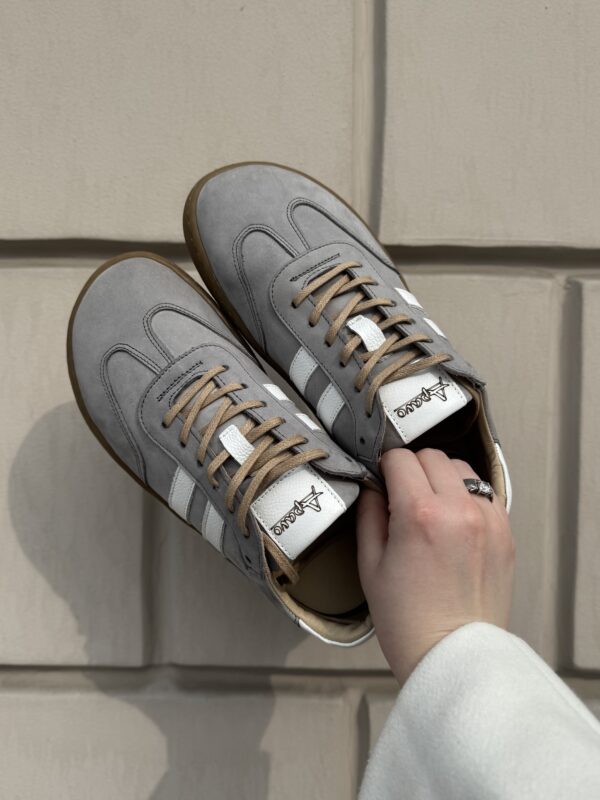 Półbuty barefoot damskie Livia – szary nubuk z białymi dodatkami | Apavo Komfort